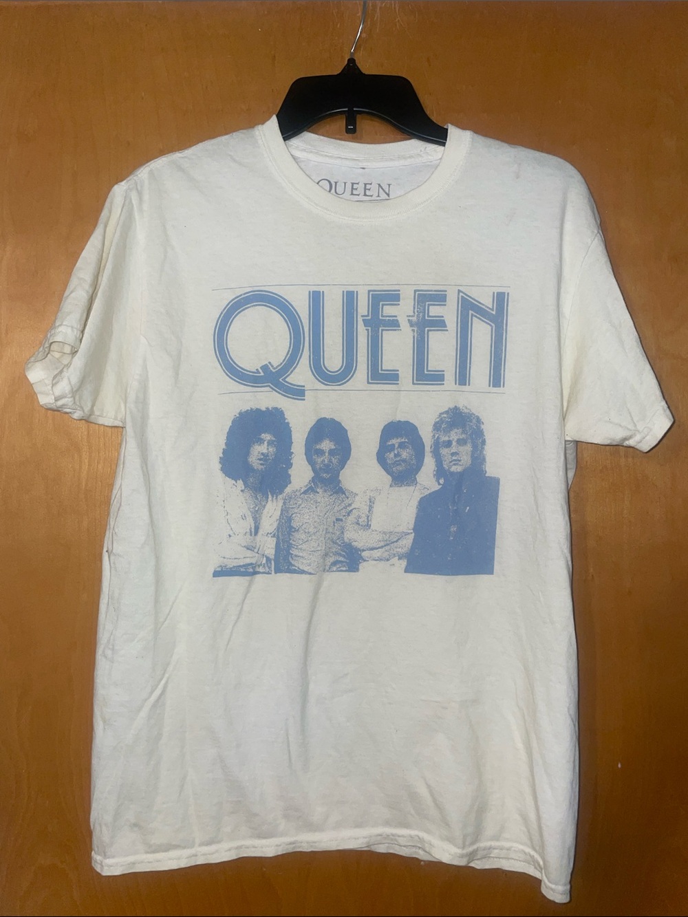 Queen official merch 100% cotton t-shirt size medium